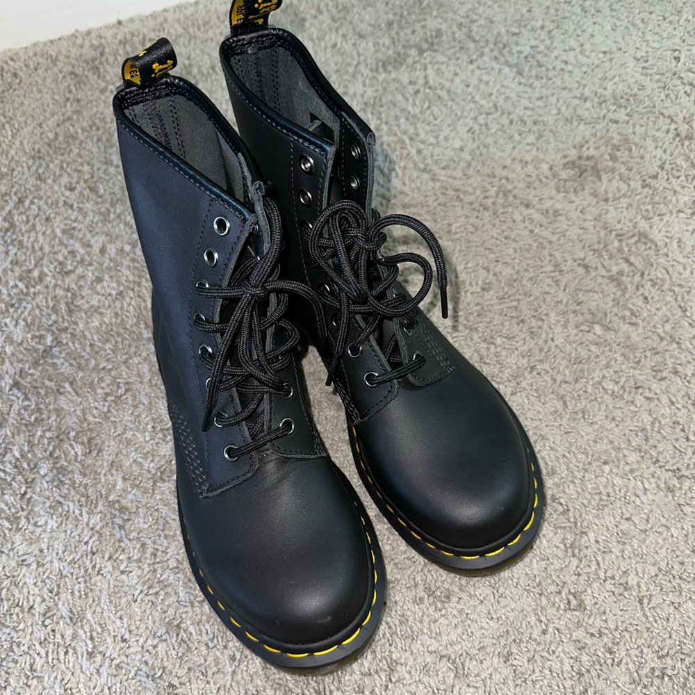 NWOB Dr Martens Women’s 1460 Nappa Leather Lace Up Boots - Picture 7 of 9